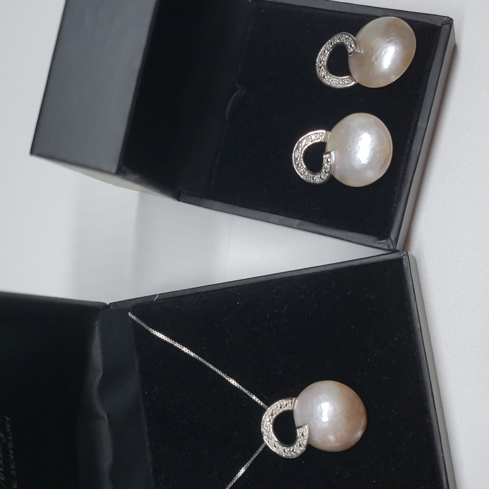 Mobe Pearl Opaque & Diamond Necklace/Earring Set 16-18MM